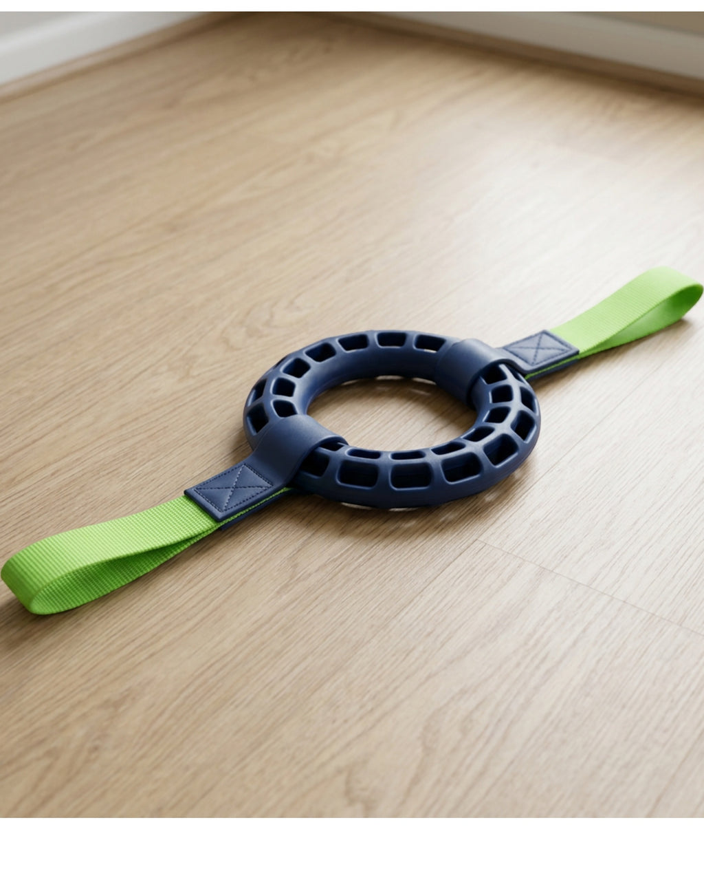 Gdfwn Lattice TPR Tug Ring with Two Webbing Handles Navy Lime - Lifestyle view